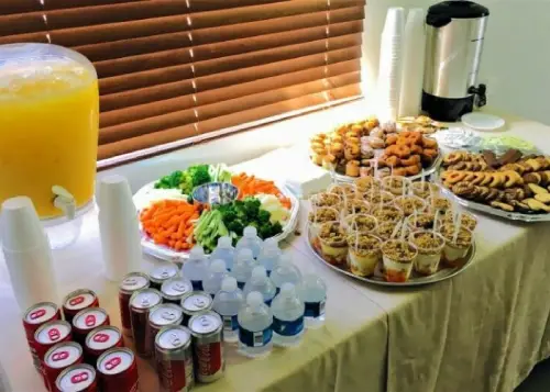 Barra de dulces snaks botana Mesa de bebidas postres y galletas