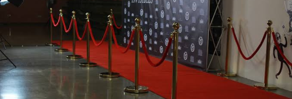 Renta de alfombras para fiestas y eventos banner Renta de toro mecánico
