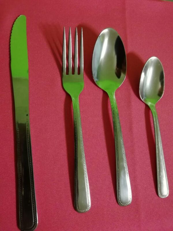 Tenedor con puntitos elegantes
