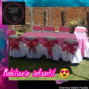 Mesa infantil /mantel/8 sillitas con funda y moño