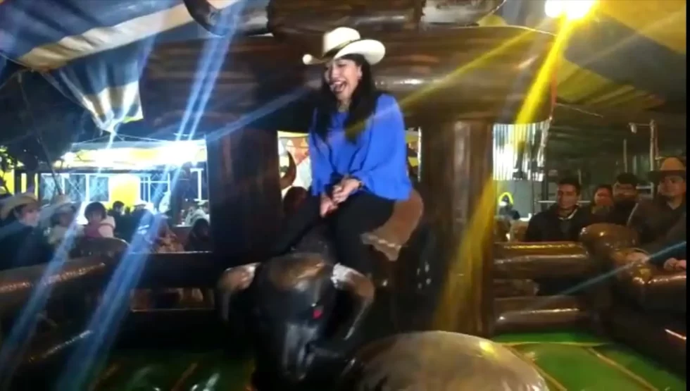 Renta de toro Mecanico en Puebla 2